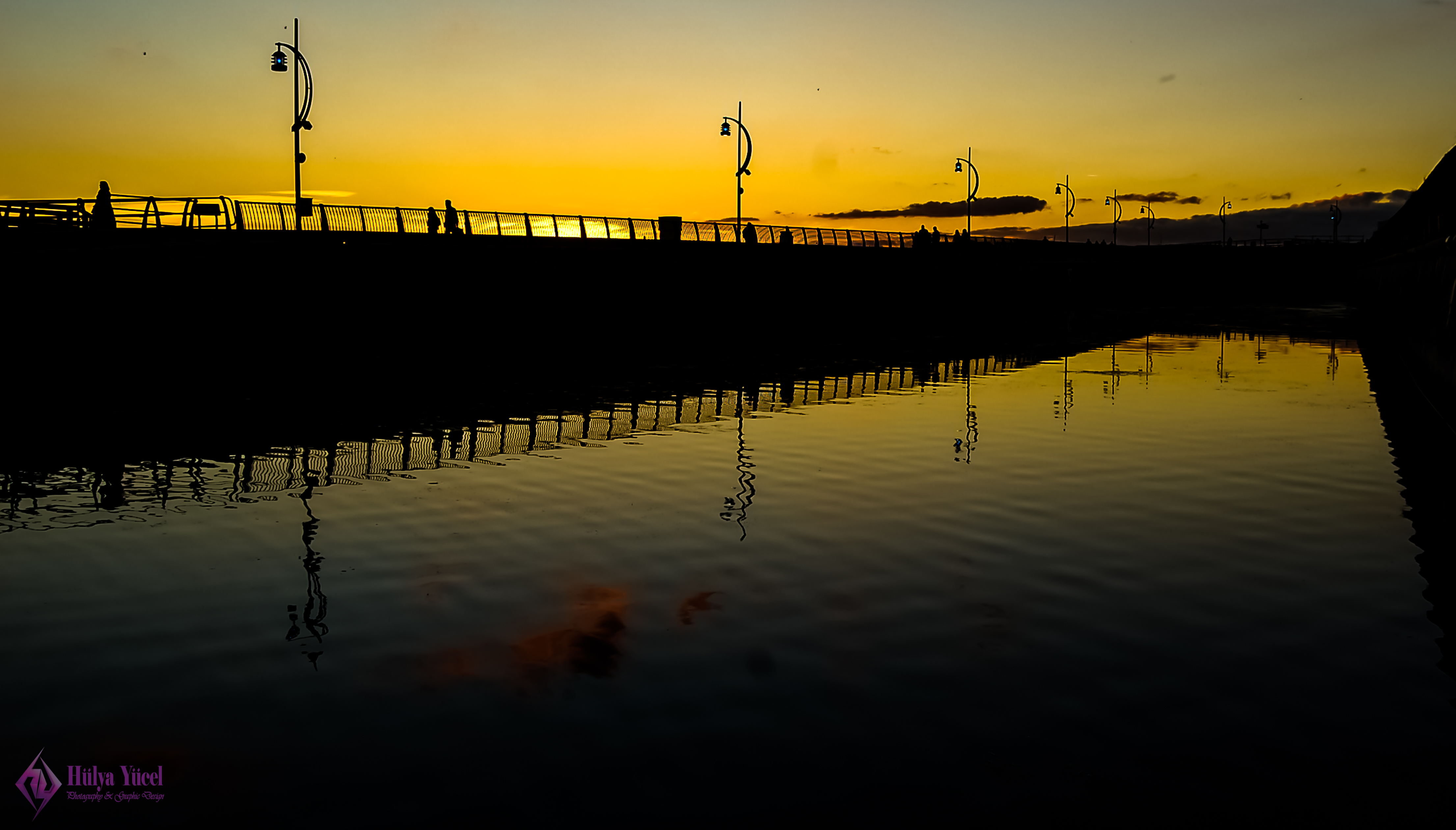 seafront sunset cloud reflected